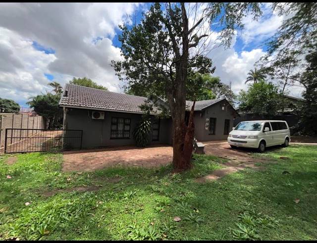 4 BEDROOM HOUSE FOR SALE IN GRANTHAM PARK